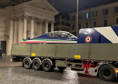 Immagine di alcuni mmenti dell’allestimento generale per l’evento commemorativo dei 100 anni dell’Aeronautica Militare Italiana è stata una grande sfida per Key Comunicazione.