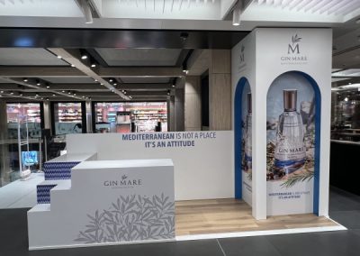 Esclusivo angolo, progettato da “WLA Weelookaround", offre un'esperienza unica per gli amanti del gin. Key Comunicazione crea allestimenti a misura di nostri clienti.