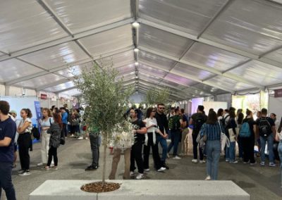 Sapienza Career Days 2023 Outdoor. Key Comunicazione è coinvolta nella realizzazione del villaggio per questo importante evento, in programma per il 26 e 27 settembre 2023, nel suggestivo piazzale antistante la Minerva. All'evento hanno partecipato oltre 100 aziende e organizzazioni di diversi settori, tra cui società di consulenza, multinazionali, enti pubblici e organizzazioni non profit.