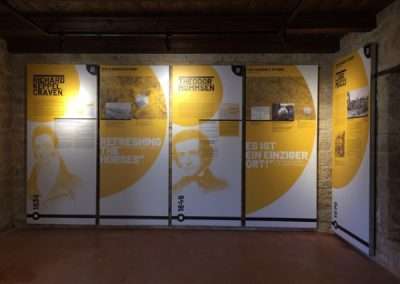 Mostra Fascinosa Sepino Luogo: Altilia Sepino Committente: Soprintendenza delle Belle Arti e del Paesaggio del Molise Progetto grafico, scenografico e di allestimento, direzione lavori a cura di Key Comunicazione srl: Strutture e divisioni dove spiccano i colori giallo e bianco in contrasto con testi che raccontano biografie ed opere di diversi personagi allusivi alle opere.
