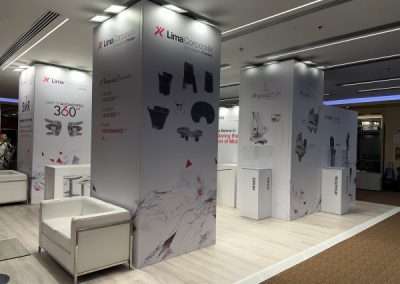 Stand Lima Corporate progettato e realizzato da Key Comunicazione. ⁣ ⁣ Uno stand di 72 mq realizzato nel cuore dello spazio espositivo, punto nevralgico per le connessioni ed il passaggio degli utenti. Progettato tenendo conto del “genius loci”, ovvero di una presenza di quattro grandi pilastri del centro congressi all’interno dell’area Lima Corporate. ⁣