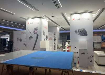 Stand Lima Corporate progettato e realizzato da Key Comunicazione. ⁣ ⁣ Uno stand di 72 mq realizzato nel cuore dello spazio espositivo, punto nevralgico per le connessioni ed il passaggio degli utenti. Progettato tenendo conto del “genius loci”, ovvero di una presenza di quattro grandi pilastri del centro congressi all’interno dell’area Lima Corporate. ⁣