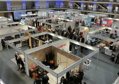 Allestimento di oltre 90 stand dell’Albergatore Day 2025