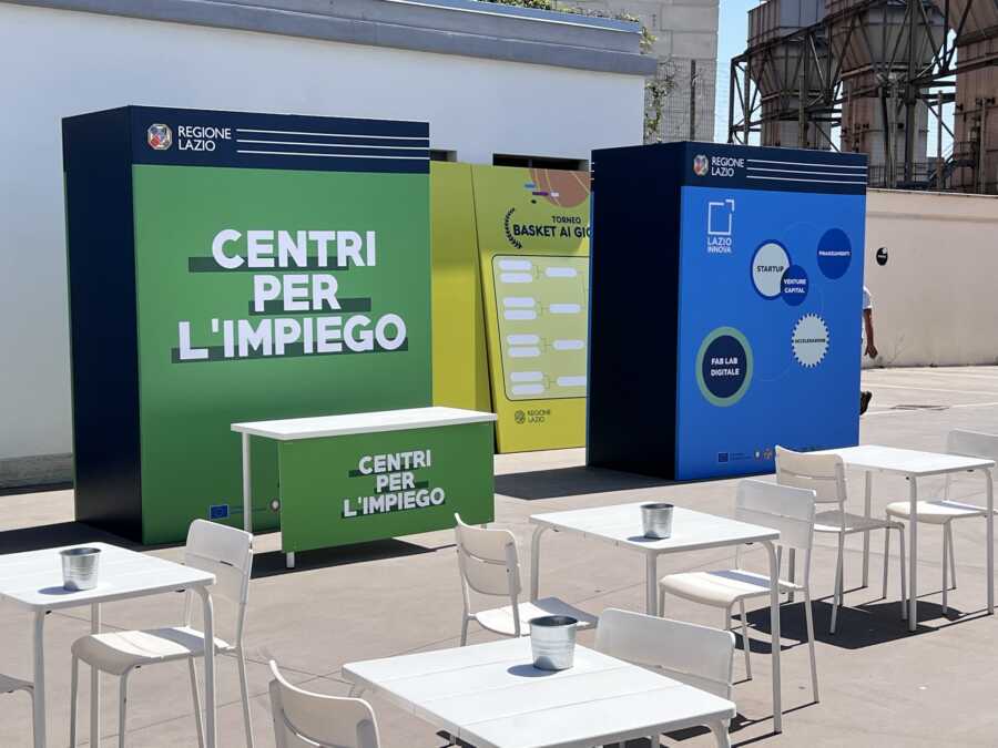 Il nostro servizio Allestimenti per Mostre e Musei. In quest'immagine l'allestimento dell'evento Lazio ai Giovani organizzato dalla