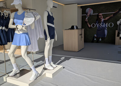 Stand Oysho progettato da Key Comunicazione per il BNL Italy Major Padel: vista centrale con manichini e allestimento sportivo.